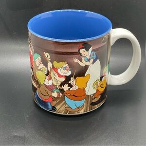 Vintage circa 1980's (?) Snow, White and the seven dwarfs mug from Disneyland.